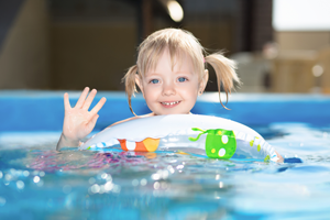 Играем в воде: побеждаем страх и учим ребенка плавать